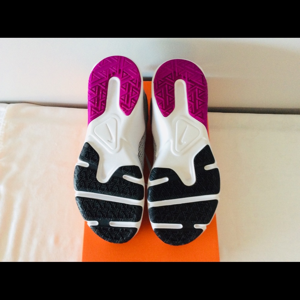 Nike Legend Essential Women’s Training Shoe (NIB) - Picture 8 of 10
